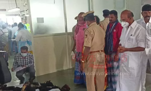 பட்டாசு கடை தீ விபத்து: பலியான குடும்பத்தினருக்கு முன்னாள் அமைச்சர் பழனியப்பன் ஆறுதல் பட்டாசு கடை தீ விபத்து: பலியான குடும்பத்தினருக்கு முன்னாள் அமைச்சர் பழனியப்பன் ஆறுதல்