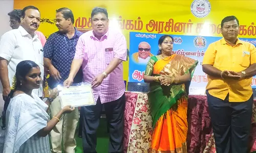 வணிகர்கள் கடையின் பெயர் பலகையை தமிழில் வைக்க வேண்டும் வணிகர்கள் கடையின் பெயர் பலகையை தமிழில் வைக்க வேண்டும்