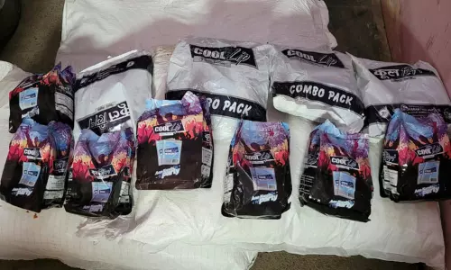 ரூ.50 ஆயிரம் போதைப் பொருட்கள் பறிமுதல் ரூ.50 ஆயிரம் போதைப் பொருட்கள் பறிமுதல்