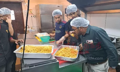 ஓட்டல்களில் உணவு பாதுகாப்புத்துறை அலுவலர்கள் சோதனை