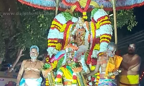 பெருமாள் கோவிலில் கருட சேவை உற்சவ விழா