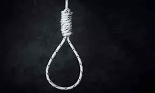 தூக்குப்போட்டு வாலிபர் தற்கொலை