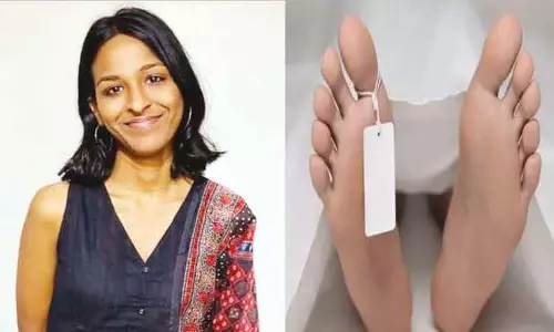 கல்லூரி விடுதியில் மருத்துவ மாணவி பிணம்: தற்கொலைக்கு தூண்டியதாக பேராசிரியர் உள்பட 3 பேர் மீது வழக்கு கல்லூரி விடுதியில் மருத்துவ மாணவி பிணம்: தற்கொலைக்கு தூண்டியதாக பேராசிரியர் உள்பட 3 பேர் மீது வழக்கு