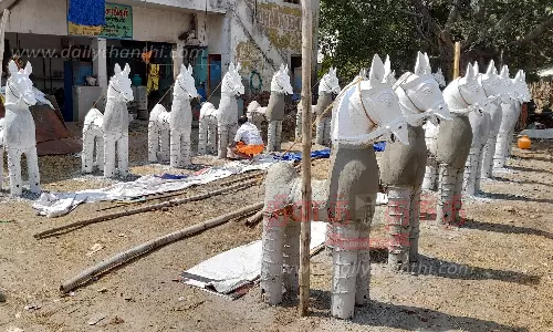 அய்யனார் கருப்பணசாமி கோவிலில் குதிரை எடுப்பு திருவிழா