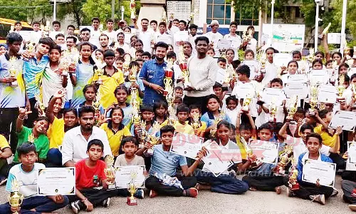 மாநில அளவிலான சிலம்ப போட்டி: திருச்சி அணி ஒட்டுமொத்த சாம்பியன் மாநில அளவிலான சிலம்ப போட்டி: திருச்சி அணி ஒட்டுமொத்த சாம்பியன்