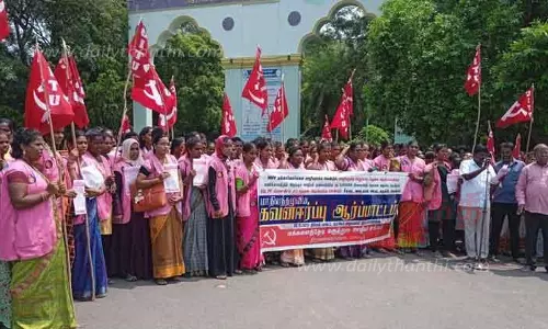 மக்களைத் தேடி மருத்துவ ஊழியர் சங்கத்தினர் ஆர்ப்பாட்டம்