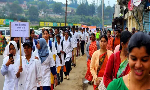 ஊட்டியில் தகவல் அறியும் உரிமை சட்டம் குறித்த விழிப்புணர்வு பேரணி