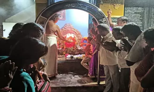 கோவில்பட்டி மாரியம்மன் கோவிலில் ராகு, கேது பெயர்ச்சி விழா கோவில்பட்டி மாரியம்மன் கோவிலில் ராகு, கேது பெயர்ச்சி விழா