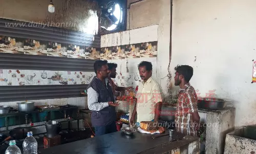 ஓட்டல்களில் உணவு பாதுகாப்பு அலுவலர் திடீர் சோதனை