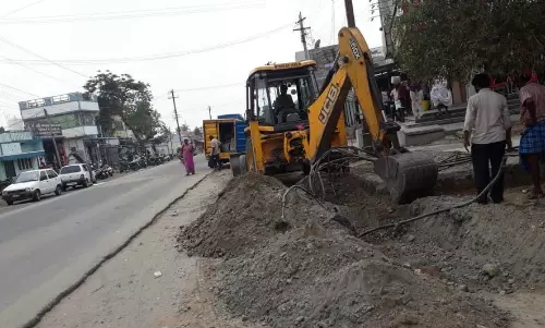 சாலை விரிவாக்க பணிகள் தீவிரம் சாலை விரிவாக்க பணிகள் தீவிரம்