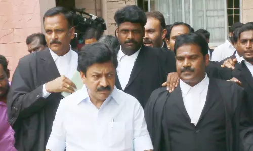 விழுப்புரம் கோர்ட்டில் சி.வி.சண்முகம் எம்.பி. ஆஜர்