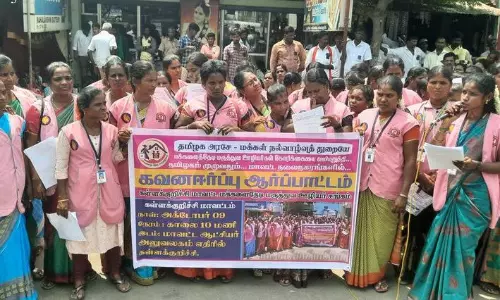 கள்ளக்குறிச்சியில் மக்களைத்தேடி மருத்துவ ஊழியர்கள் ஆர்ப்பாட்டம்