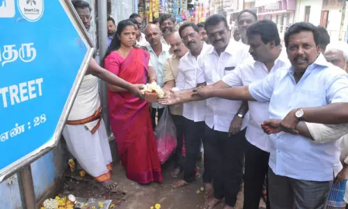 ரூ.1¾ கோடியில் சிமெண்டு சாலைகள் அமைக்கும் பணி ரூ.1¾ கோடியில் சிமெண்டு சாலைகள் அமைக்கும் பணி