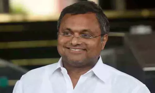 கார்த்தி சிதம்பரம் எம்.பி.யிடம் மனு அளித்த விவசாயிகள்