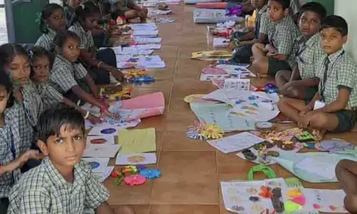 அரசு பள்ளியில் காட்சிப்படுத்தப்பட்ட படைப்புகள்