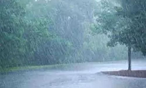 சேலத்தில்கொட்டி தீர்த்த கனமழைசாலைகளில் தண்ணீர் பெருக்கெடுத்து ஓடியது