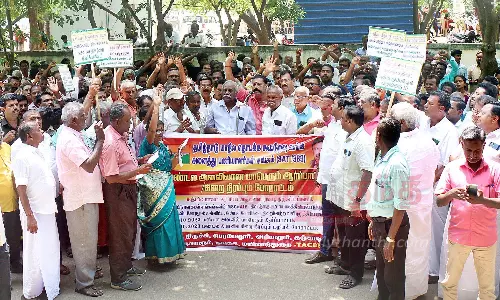 கூட்டுறவு சங்க பணியாளர்கள் ஆர்ப்பாட்டம்