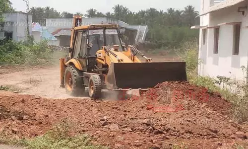ஊஞ்சலூர் அருகே  ஆக்கிரமிப்பு அகற்றம்