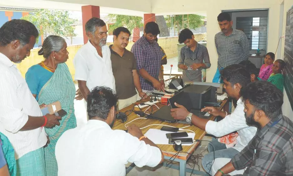 ஆயுஷ்மான் பாரத் திட்ட காப்பீடு அட்டை வழங்கும் பணி தீவிரம்