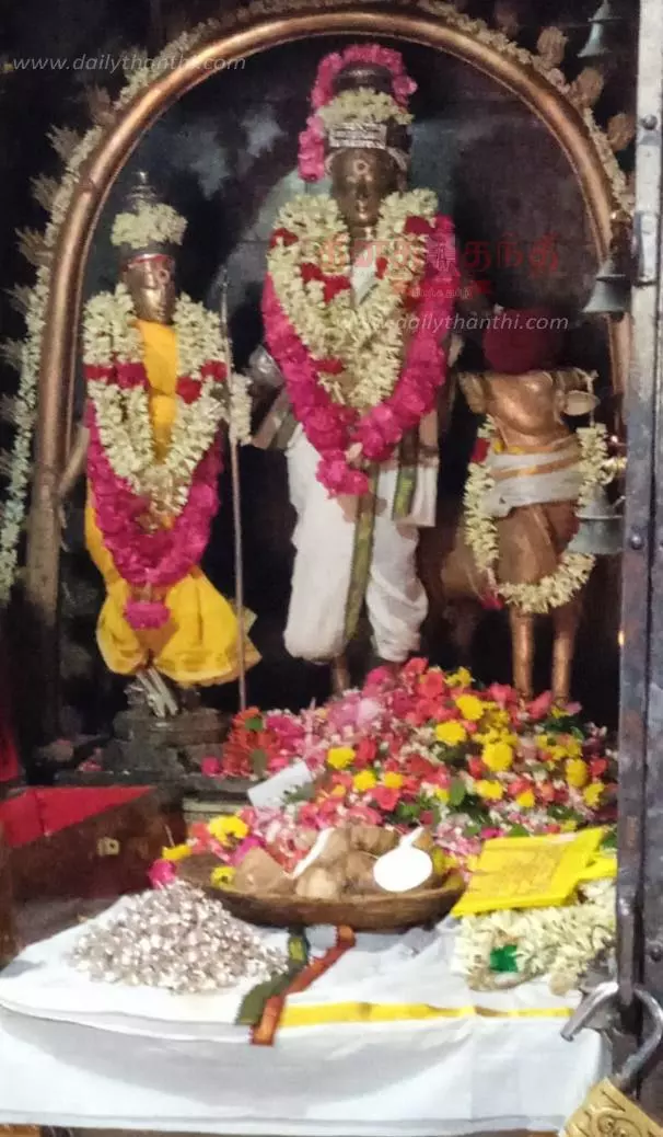 வீழிநாத சாமி கோவிலில் சிறப்பு வழிபாடு வீழிநாத சாமி கோவிலில் சிறப்பு வழிபாடு