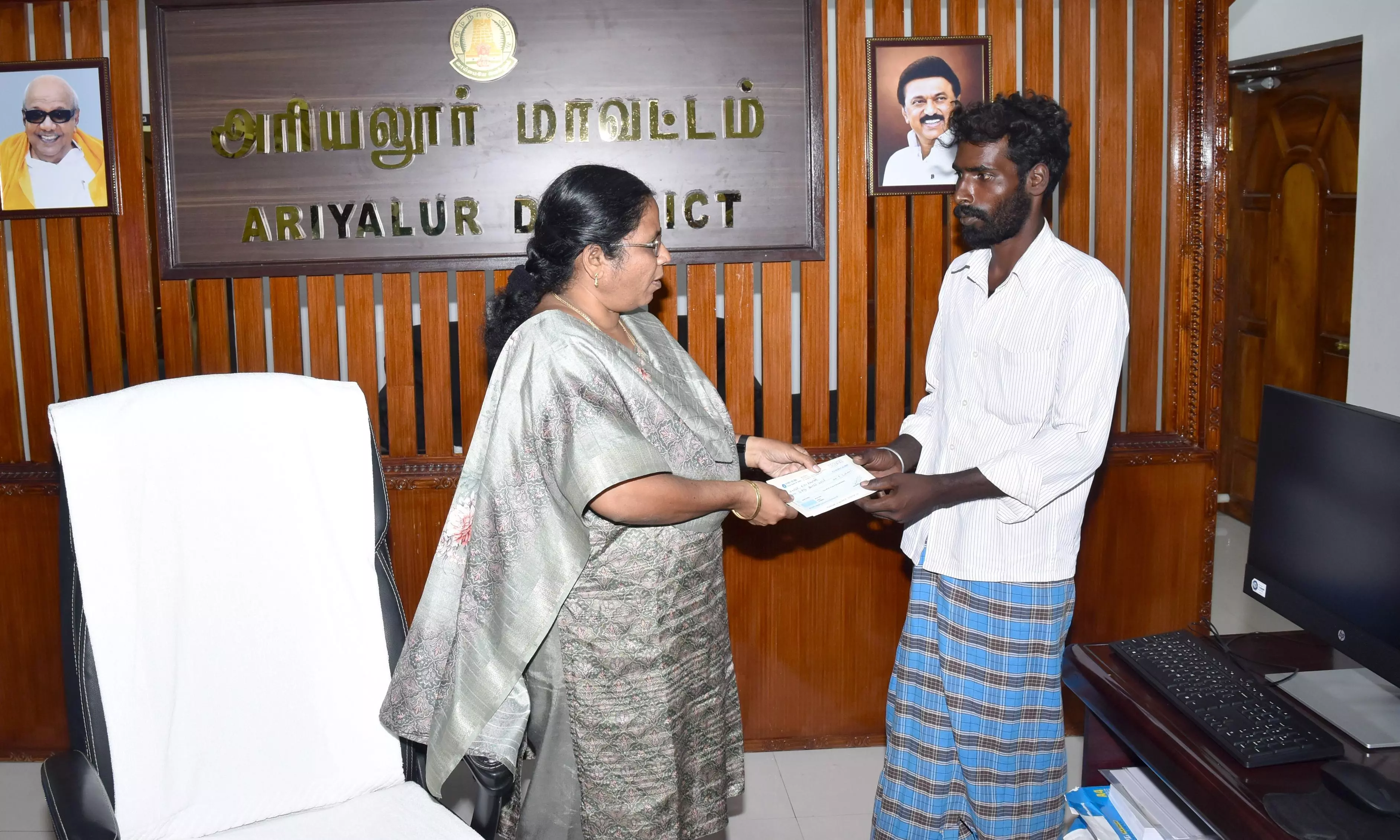 விரகாலூர் வெடி விபத்தில் உயிரிழந்தவர்களின் குடும்பத்திற்கு தலா ரூ.3 லட்சம் நிவாரணம் வழங்கல் விரகாலூர் வெடி விபத்தில் உயிரிழந்தவர்களின் குடும்பத்திற்கு தலா ரூ.3 லட்சம் நிவாரணம் வழங்கல்