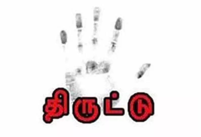 பண்ருட்டி ஏ.டி.எம். மையத்தில் பேட்டரி, இன்வெர்ட்டர்கள் திருட்டு;  நள்ளிரவில் கைவாிசை காட்டிய மா்மநபா்களுக்கு வலைவீச்சு