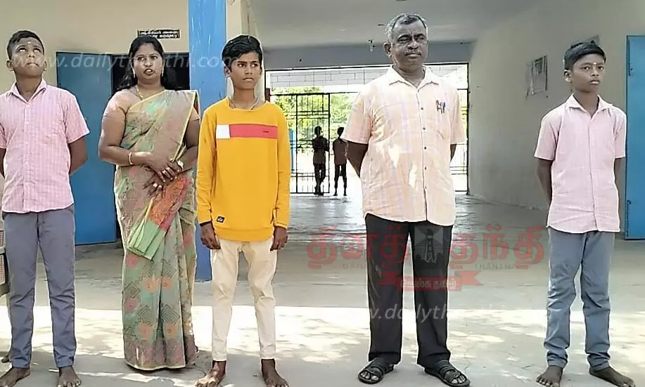 கலைத்திருவிழா மீதான ஈர்ப்பால் மீண்டும் பள்ளிக்கு வந்த மாணவர்