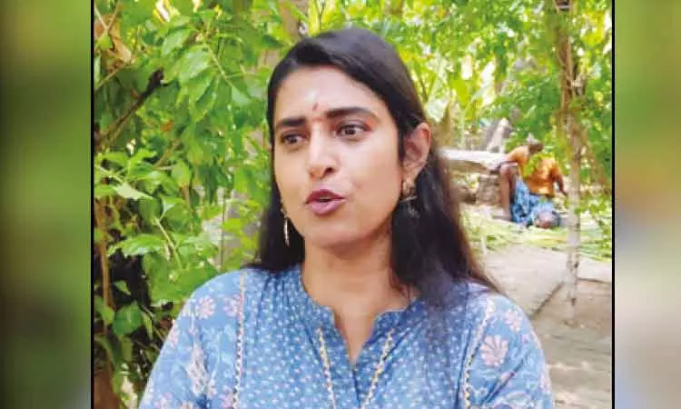 காவிரியில் தண்ணீர் தராத கர்நாடகாவுக்கு தமிழகத்தில் இருந்து மின்சாரம், உணவு பொருட்களை அனுப்பக்கூடாது - நடிகை கஸ்தூரி