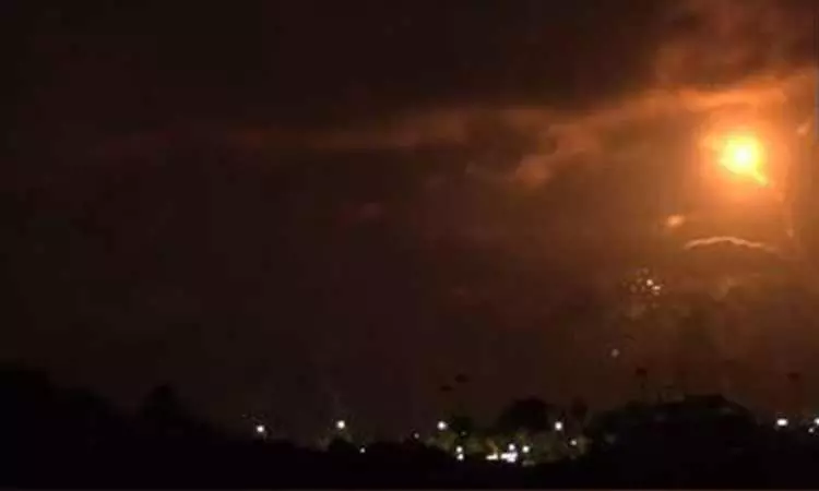 இஸ்ரேல் நகரில் ஏவுகணை தாக்குதல்; அபாய ஒலி எழுந்ததும் புகலிடங்களை தேடி மக்கள் ஓட்டம்