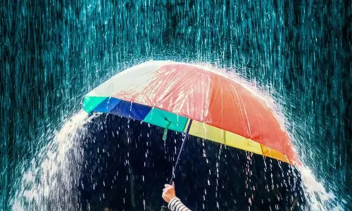 போடியில் 1 மணி நேரம் பலத்த மழை போடியில் 1 மணி நேரம் பலத்த மழை