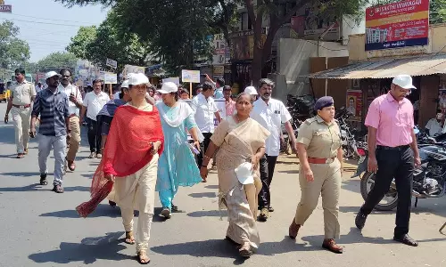 கம்பத்தில்சாலை பாதுகாப்பு விழிப்புணர்வு ஊர்வலம் கம்பத்தில்சாலை பாதுகாப்பு விழிப்புணர்வு ஊர்வலம்
