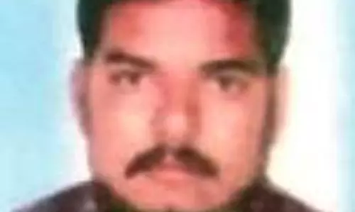 மோட்டார் சைக்கிள் மீது ஸ்கூட்டர் மோதல்; நிதி நிறுவன அதிபர் பலி மோட்டார் சைக்கிள் மீது ஸ்கூட்டர் மோதல்; நிதி நிறுவன அதிபர் பலி