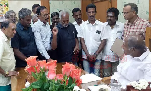 சுற்றுலா படகுகளை முறைப்படுத்த வேண்டும்