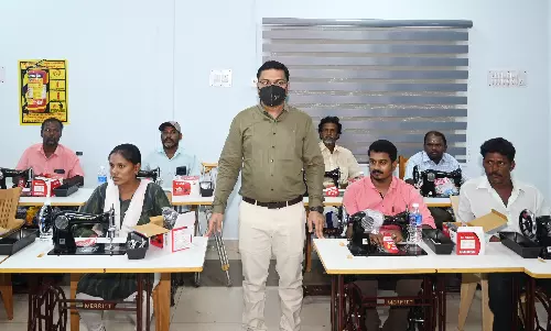 மாற்றுத்திறனாளிகளின் கோரிக்கை மனுக்கள் மீது போர்க்கால அடிப்படையில் நடவடிக்கை மாற்றுத்திறனாளிகளின் கோரிக்கை மனுக்கள் மீது போர்க்கால அடிப்படையில் நடவடிக்கை