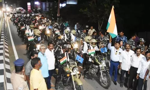 மத்திய பாதுகாப்பு படை பெண் வீரர்களுக்கு விழுப்புரத்தில் வரவேற்பு