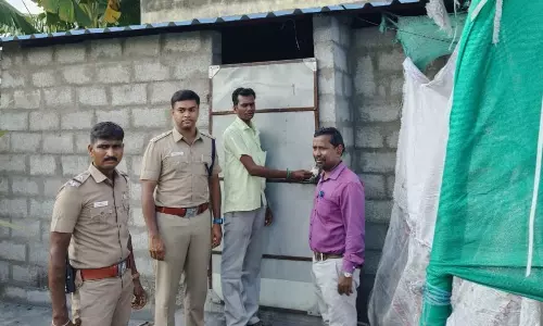 அளவுக்கு அதிகமாக பட்டாசு வைத்திருந்தவர் கைது