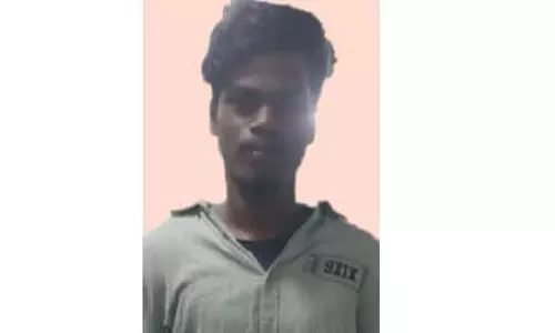 கடை உரிமையாளரை அரிவாளால் வெட்டியவர் கைது