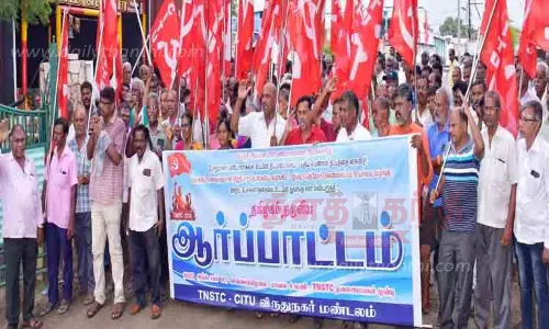 போக்குவரத்து கழக தொழிலாளர்கள் ஆர்ப்பாட்டம்