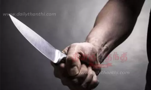 பெண்ணிடம் பேசுவதை கண்டித்து வடமாநில வாலிபர்கள் 2 பேருக்கு கத்திக்குத்து பெண்ணிடம் பேசுவதை கண்டித்து வடமாநில வாலிபர்கள் 2 பேருக்கு கத்திக்குத்து