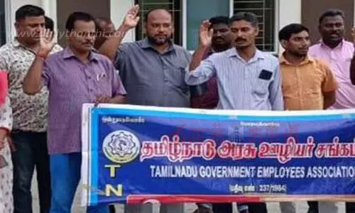 நம்பியூரில்  அரசு ஊழியர் சங்கத்தினர் ஆர்ப்பாட்டம்