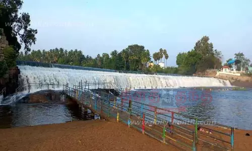 கொடிவேரி அணையில் வெள்ளப்பெருக்கு: சுற்றுலா பயணிகள் குளிக்க தடை