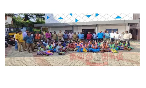 அரசு நிர்ணயித்த சம்பளத்தை வழங்கக்கோரிதூய்மை பணியாளர்கள் வேலை நிறுத்தம்;ஆர்.டி.ஓ. பேச்சுவார்த்தை