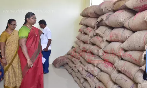 சேந்தமங்கலம் பகுதியில்ரேஷன் கடையில் கலெக்டர் உமா ஆய்வு