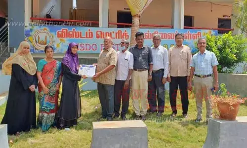 மாணவிக்கு பாராட்டு