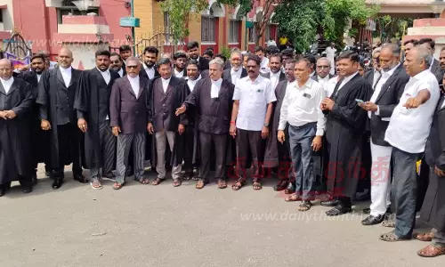 நாமக்கல், ராசிபுரத்தில்வக்கீல்கள் ஆர்ப்பாட்டம்