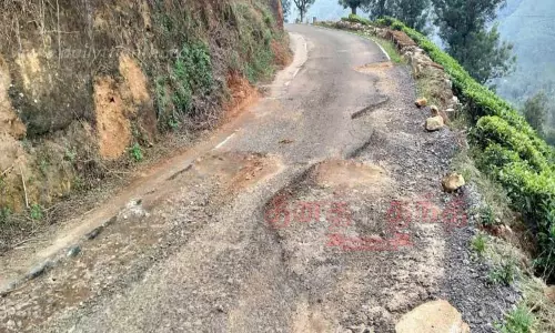 வாகன ஓட்டிகளை அச்சுறுத்தும் அபாயகரமான மலைவழிச்சாலை