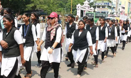 தகவல் அறியும் உரிமை சட்டம் குறித்து அரசு சட்டக்கல்லூரி மாணவர்களின் விழிப்புணர்வு பேரணி