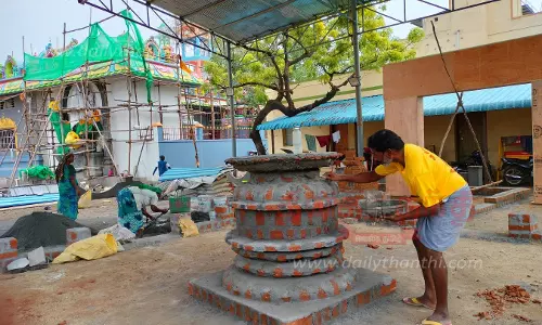 சேலம் கோட்டை மாரியம்மன் கோவில் கும்பாபிஷேகம்:யாக சாலைகள் அமைக்கும் பணி தீவிரம்