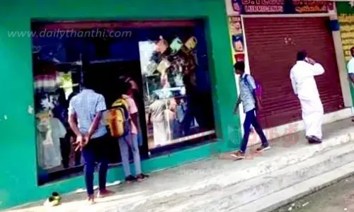 2 கடைகளின் பூட்டை உடைத்து பணம் திருட்டு