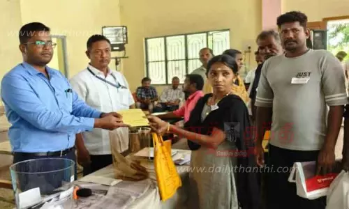 பவானிசாகரில் வசிக்கும் இலங்கை தமிழர்களுக்கு  குலுக்கல் முறையில் புதிய வீடுகள் ஒப்படைப்பு